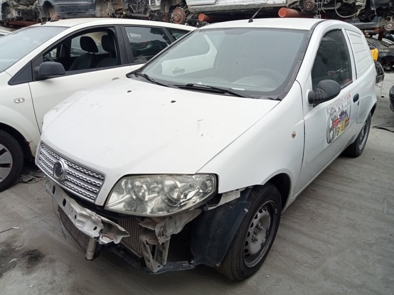 FIAT PUNTO BERLINA (188)