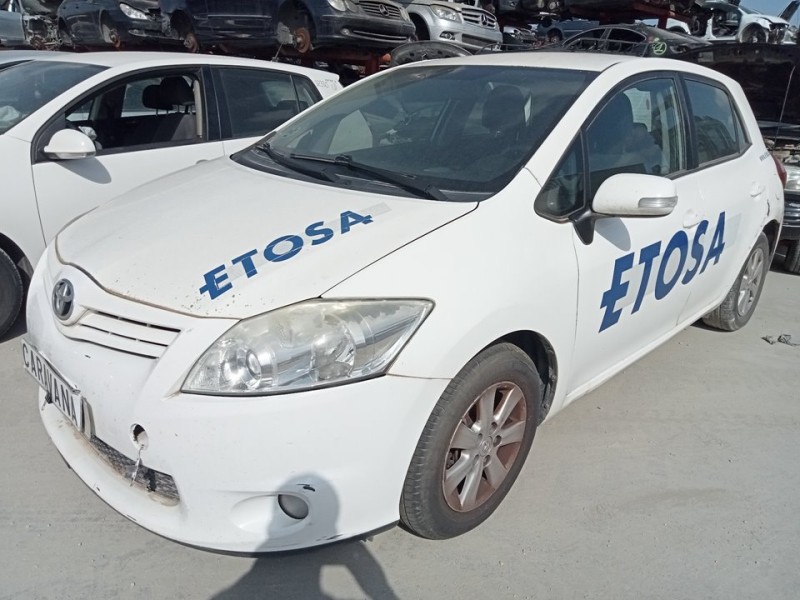 toyota auris del año 2011