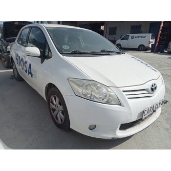 toyota auris del año 2011