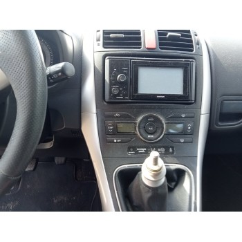 toyota auris del año 2011