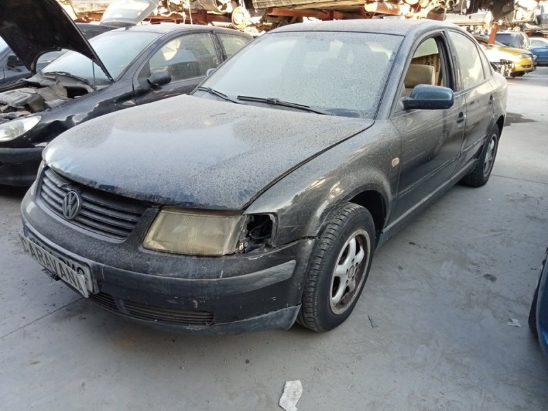 VOLKSWAGEN PASSAT BERLINA (3B2)