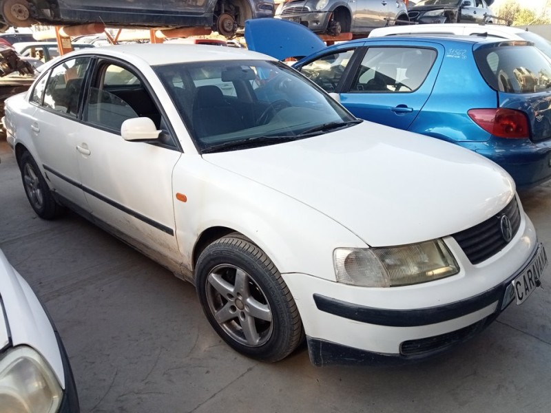 VOLKSWAGEN PASSAT BERLINA (3B2)