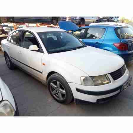 VOLKSWAGEN PASSAT BERLINA (3B2)