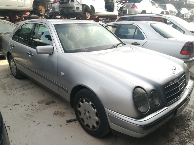 MERCEDES-BENZ CLASE E (W210) BERLINA