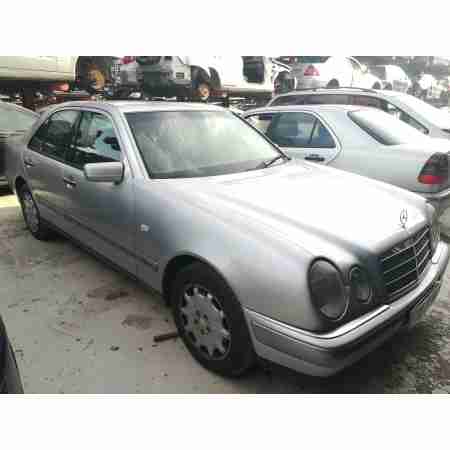 MERCEDES-BENZ CLASE E (W210) BERLINA