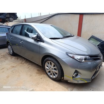 toyota auris del año 2015