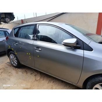 toyota auris del año 2015