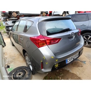 toyota auris del año 2015