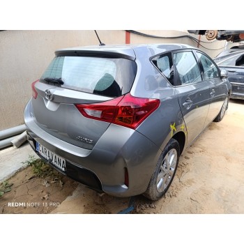 toyota auris del año 2015