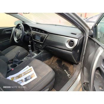 toyota auris del año 2015