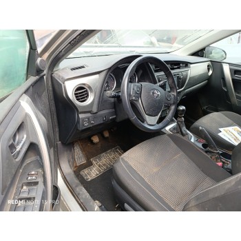 toyota auris del año 2015