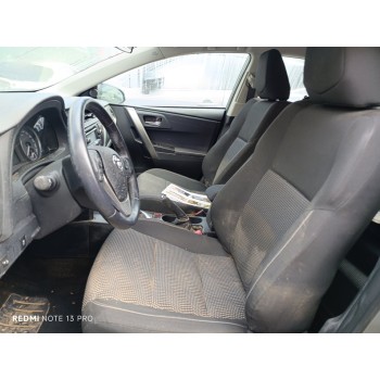 toyota auris del año 2015