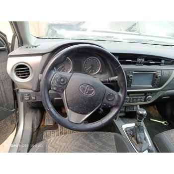 toyota auris del año 2015