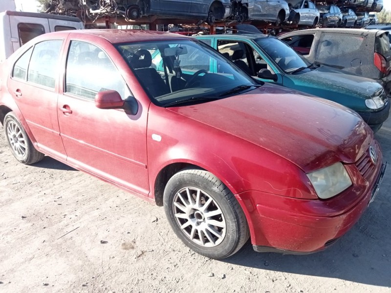 VOLKSWAGEN BORA BERLINA (1J2)