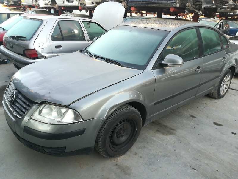 VOLKSWAGEN PASSAT BERLINA (3B3)