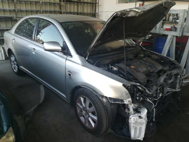 TOYOTA AVENSIS BERLINA (T25)