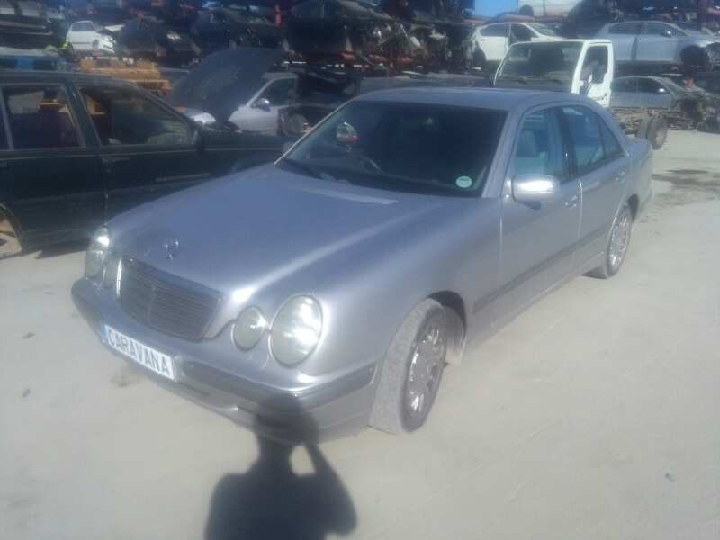 MERCEDES-BENZ CLASE E (W210) BERLINA