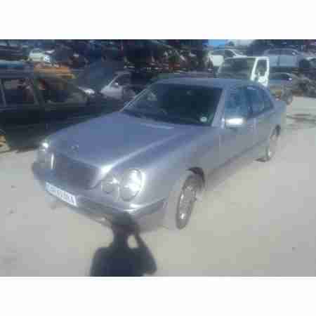 MERCEDES-BENZ CLASE E (W210) BERLINA