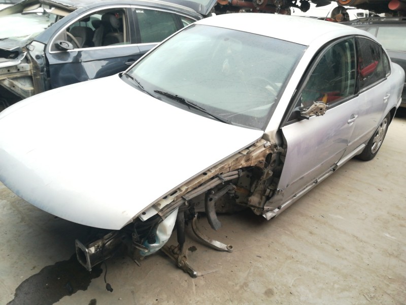 VOLKSWAGEN PASSAT BERLINA (3B2)