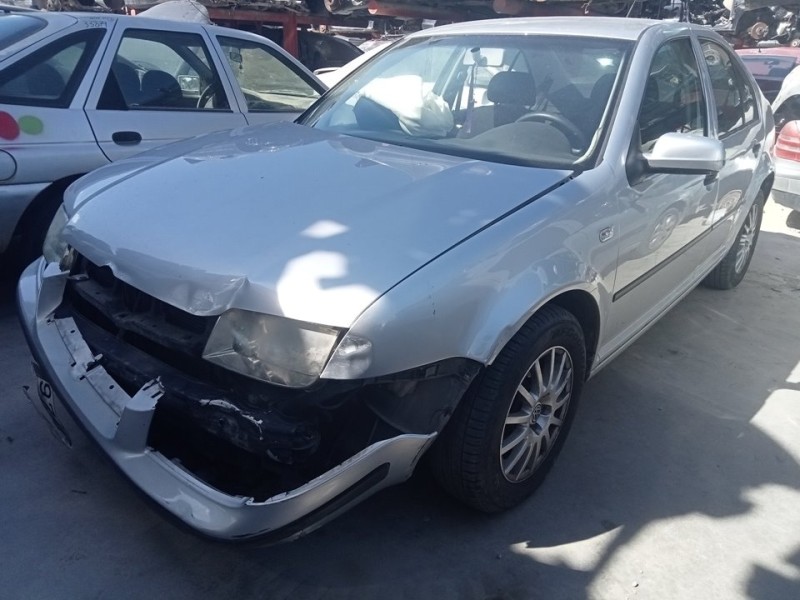 VOLKSWAGEN BORA BERLINA (1J2)