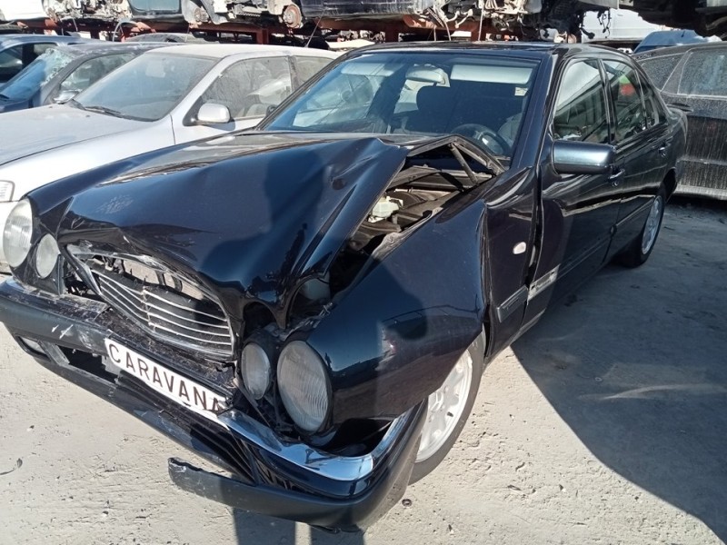 MERCEDES-BENZ CLASE E (W210) BERLINA