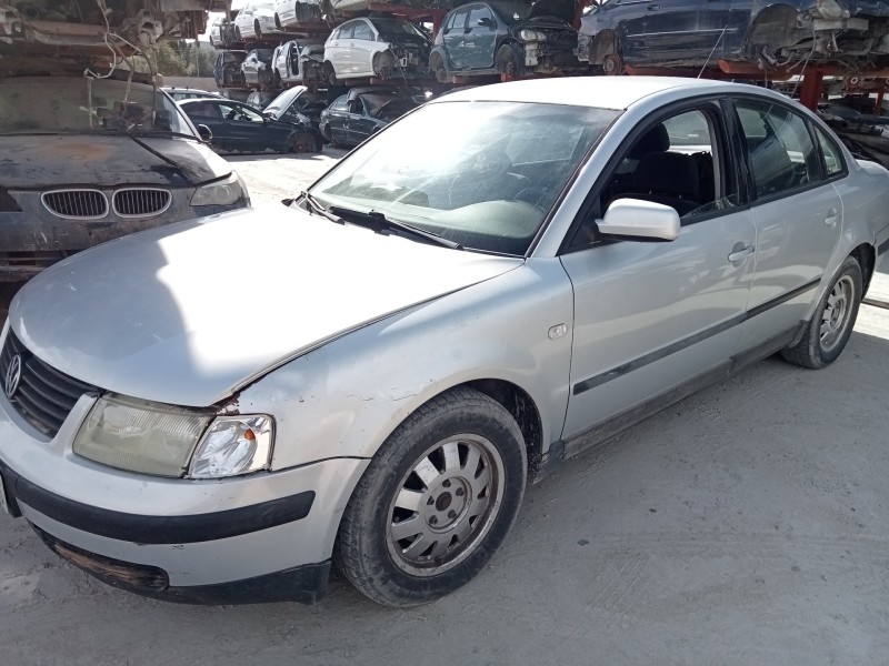 VOLKSWAGEN PASSAT BERLINA (3B2)