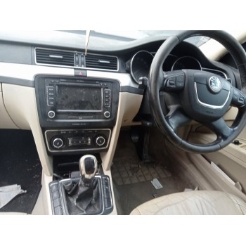 skoda superb combi (3t5) del año 2011