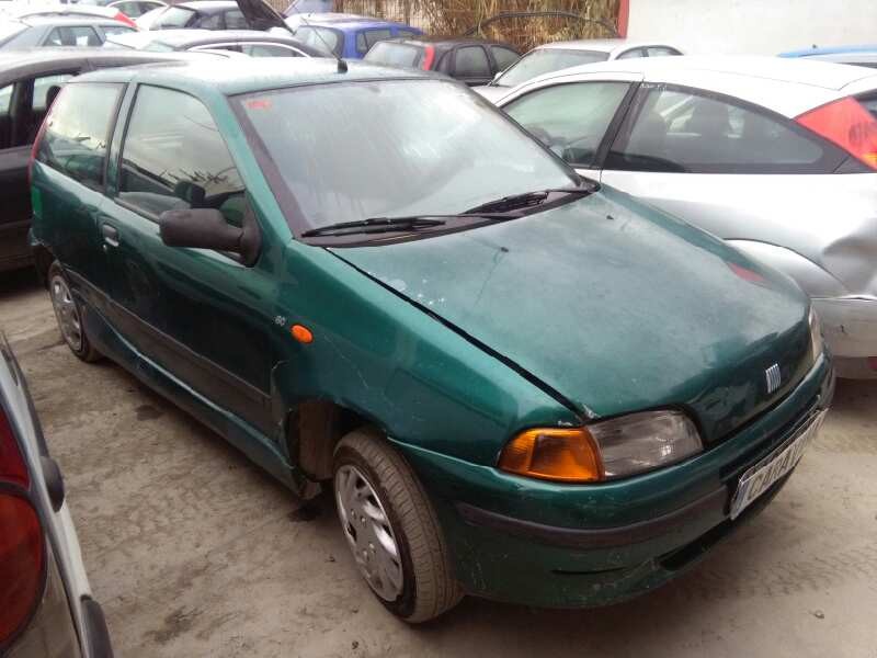 FIAT PUNTO BERLINA (176)