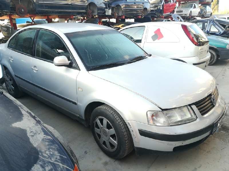 VOLKSWAGEN PASSAT BERLINA (3B2)