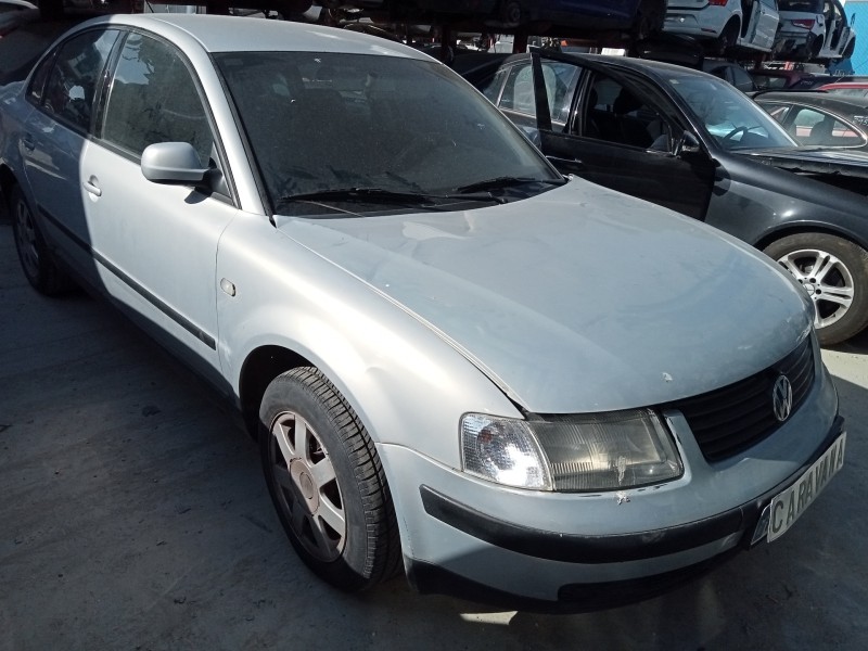 VOLKSWAGEN PASSAT BERLINA (3B2)