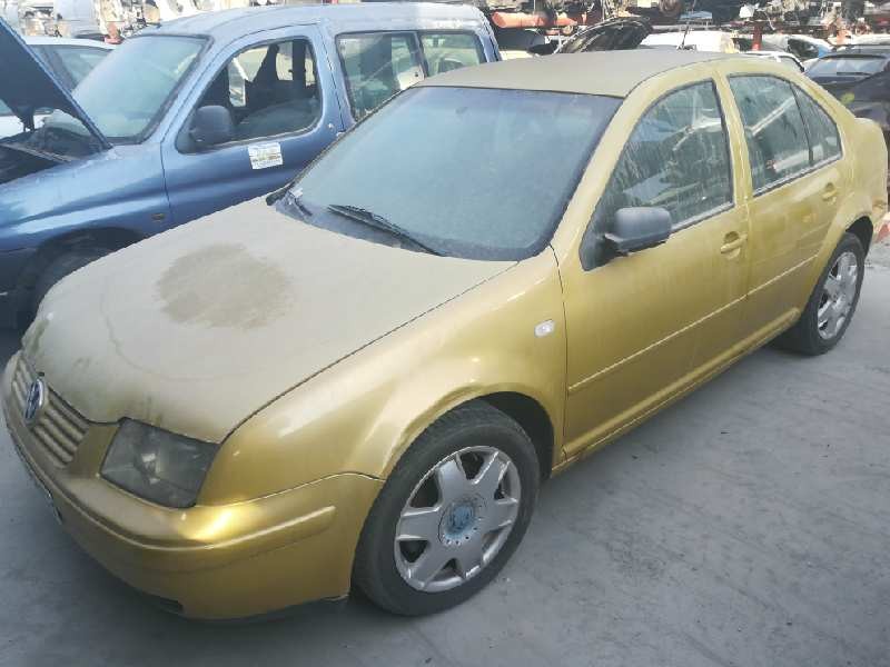 VOLKSWAGEN BORA BERLINA (1J2)