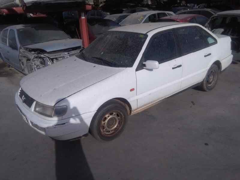 VOLKSWAGEN PASSAT BERLINA (3A2)