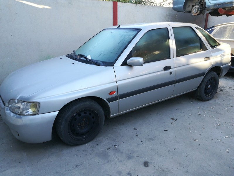 FORD ESCORT BERLINA/TURNIER