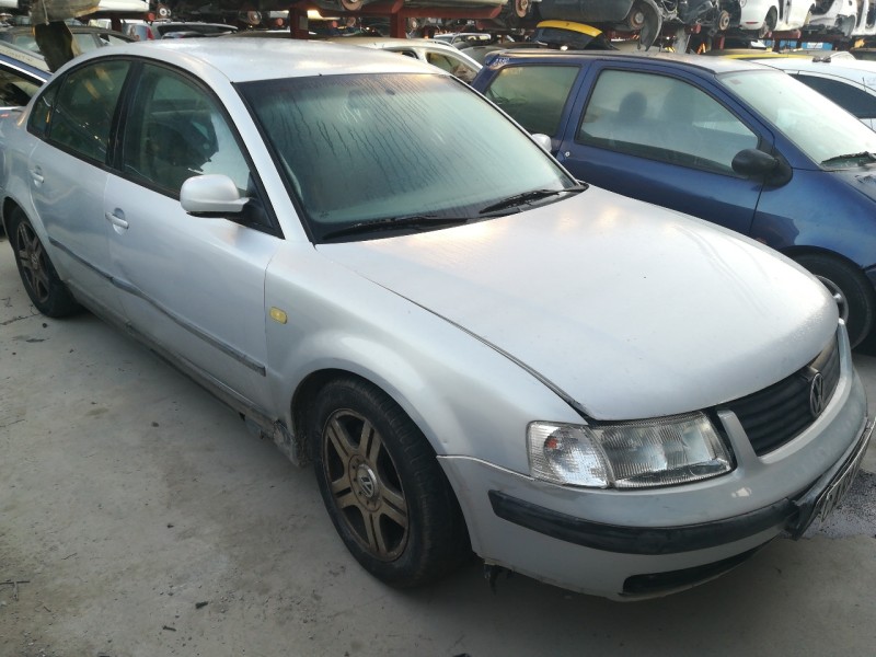 VOLKSWAGEN PASSAT BERLINA (3B2)