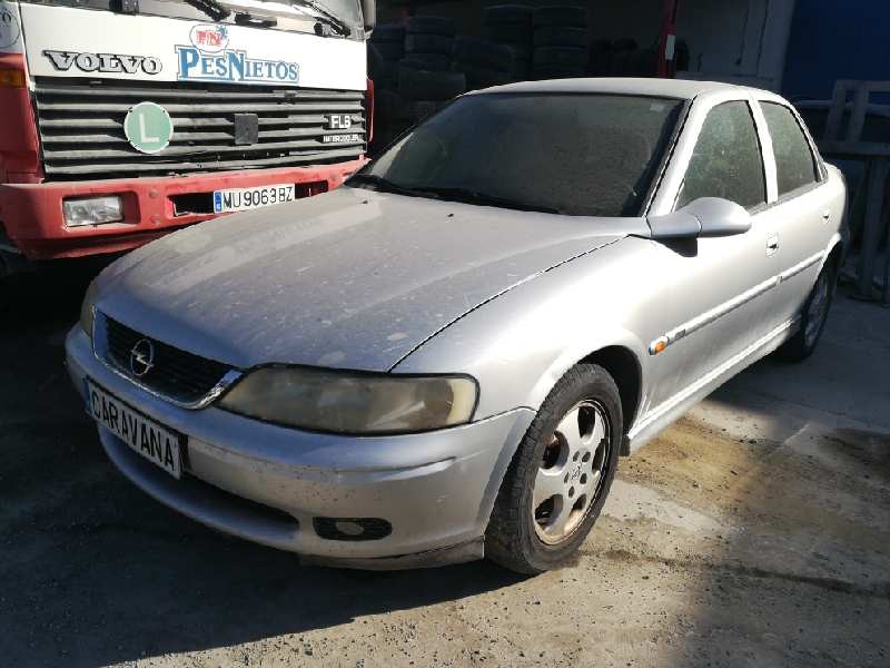 OPEL VECTRA B BERLINA