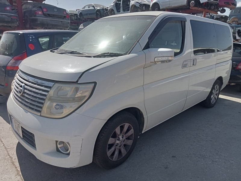 nissan elgrand del año 2004