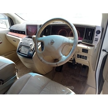 nissan elgrand del año 2004