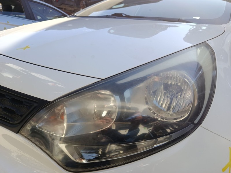 Recambio de faro izquierdo para kia rio iii (ub) 1.25 cvvt referencia OEM IAM 921011W220  