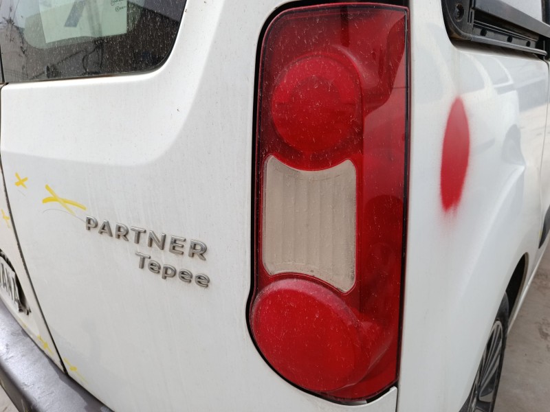 Recambio de piloto trasero derecho para peugeot partner tepee 1.6 hdi 90 referencia OEM IAM 6351FJ  