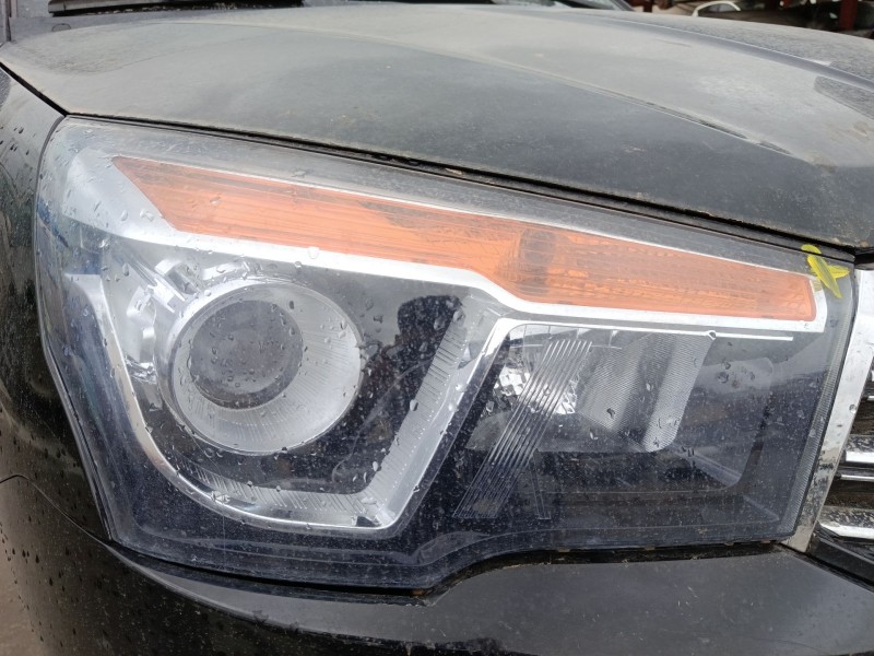 Recambio de faro derecho para ssangyong rodius ii 2.0 xdi referencia OEM IAM 8310221600  