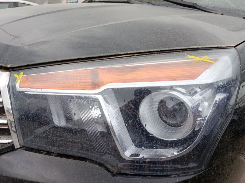 Recambio de faro izquierdo para ssangyong rodius ii 2.0 xdi referencia OEM IAM 8310121601  