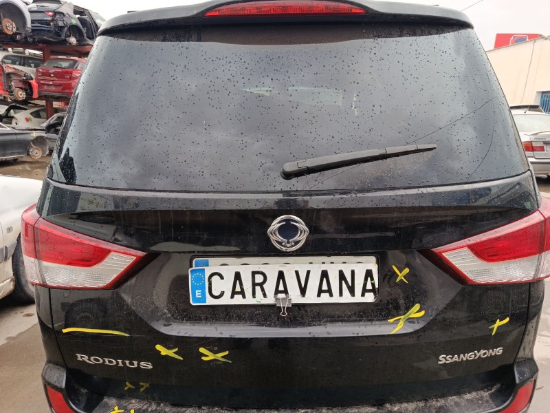 Recambio de porton trasero para ssangyong rodius ii 2.0 xdi referencia OEM IAM 6401121303  