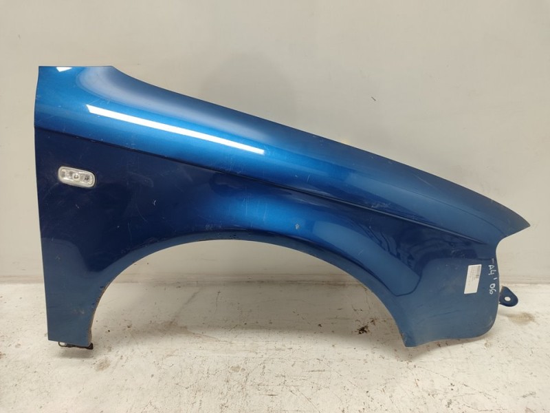 Recambio de aleta delantera derecha para audi a4 berlina (8e) referencia OEM IAM 8E0807284E  