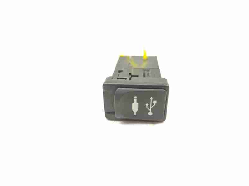 Recambio de interruptor para toyota auris hybrid active business plus referencia OEM IAM 861900D030  