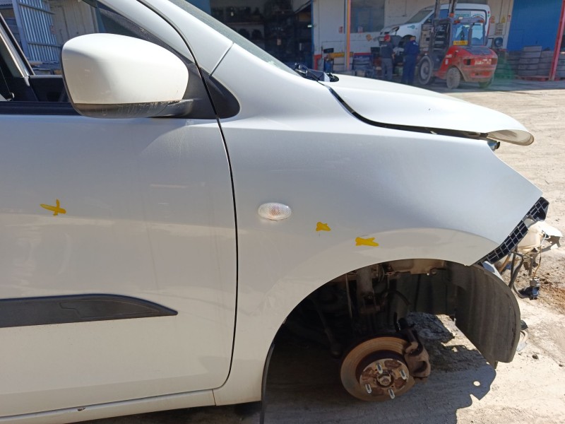 Recambio de aleta delantera derecha para suzuki celerio (lf) 1.0 (avk310) referencia OEM IAM 5761184M00000  