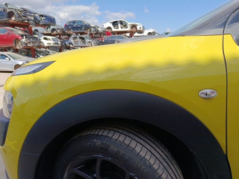 Recambio de aleta delantera izquierda para citroën c4 cactus 1.2 vti 82 referencia OEM IAM 9801112580  