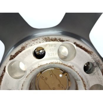 Recambio de llanta para audi a4 ber. (b8) básico referencia OEM IAM 8K0601025F  