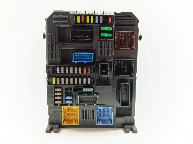 Recambio de caja reles / fusibles para citroën c3 iii (sx) 1.2 puretech 82 referencia OEM IAM 9830790580  