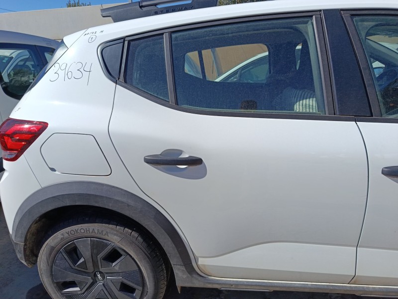 Recambio de puerta trasera derecha para dacia sandero iii 1.0 tce 90 eco-g referencia OEM IAM 821002247R  