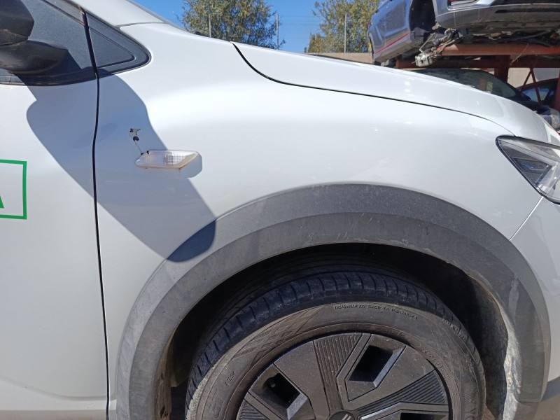 Recambio de aleta delantera derecha para dacia sandero iii 1.0 tce 90 eco-g referencia OEM IAM 631004264R  